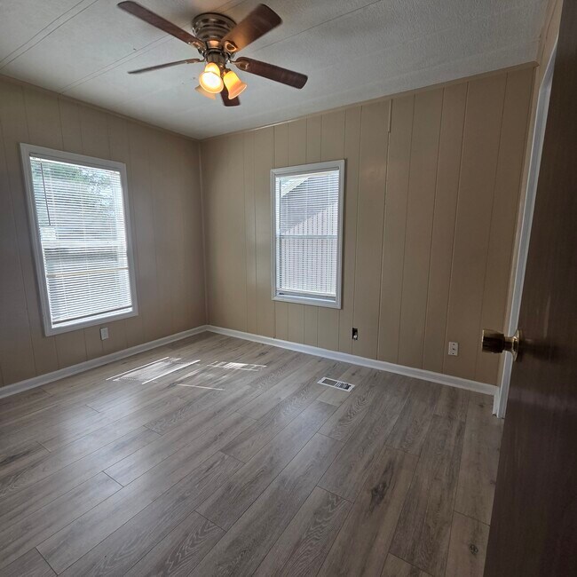Building Photo - 3526 Highview Ct