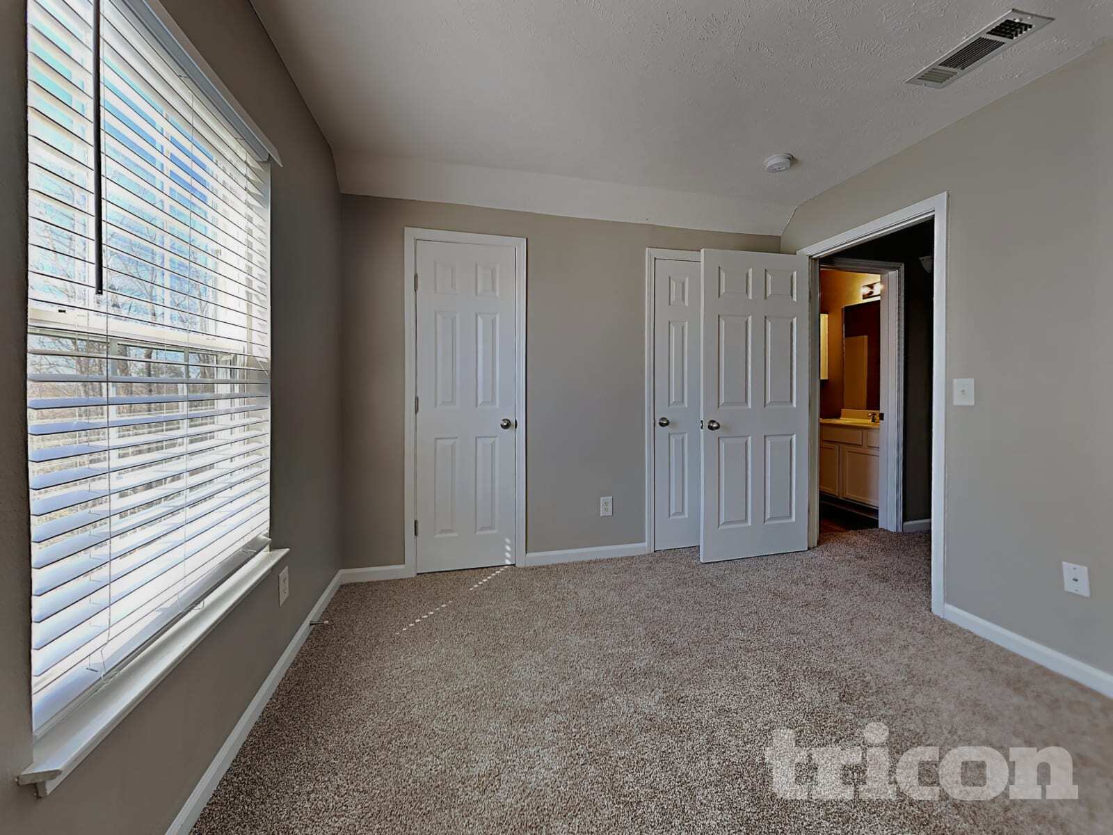 Building Photo - 700 Holland Ridge Dr