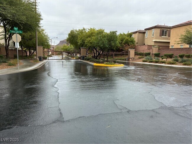 Building Photo - 9869 Iris Valley St