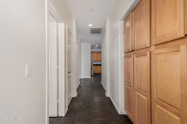 Building Photo - 10573 E Sheena Dr