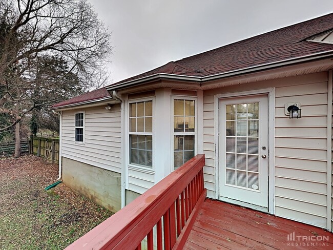 Building Photo - 8800 Willow Crest Dr
