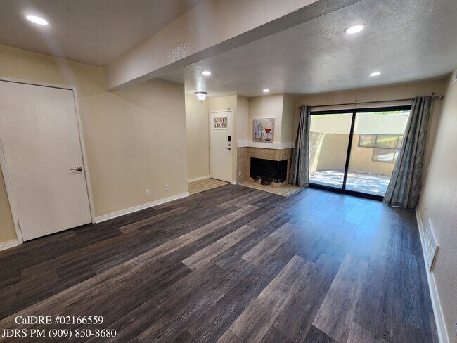 Building Photo - 13115 Le Parc Blvd