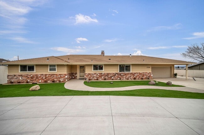 Building Photo - FULLY FURNISHED MOUNTAIN VIEW RETREAT with HOT TUB, RV PARKING & NO HOA