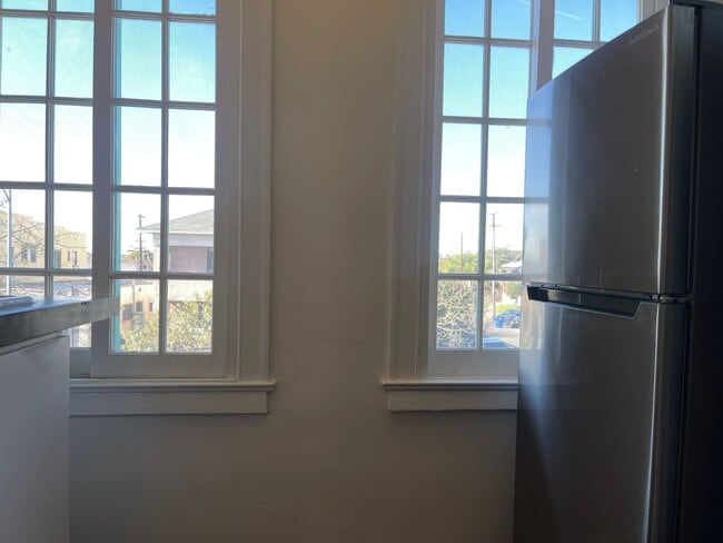 Building Photo - KENWOOD