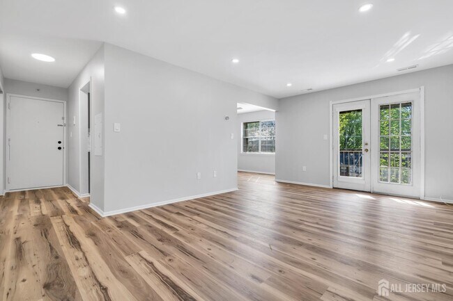 Building Photo - 812 Green Hollow Dr