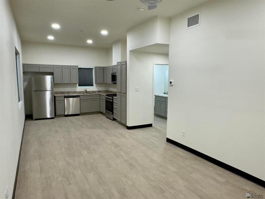 Building Photo - 195 N 17th Ave