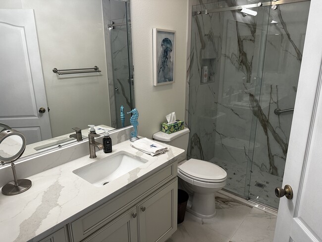 Building Photo - 2000 Ardmore Way