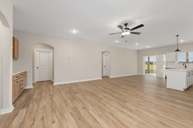 Building Photo - 2121 E Elk Rdg Ave