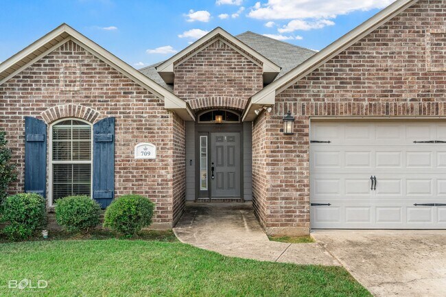 Building Photo - Brick Home In Haughton