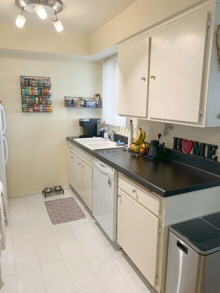 Building Photo - 5700 Etiwanda Ave