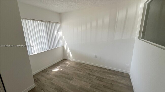 Building Photo - 711 N Pine Island Rd