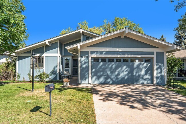 Building Photo - 4 bed/3 bath very spacious, fully furnishe...
