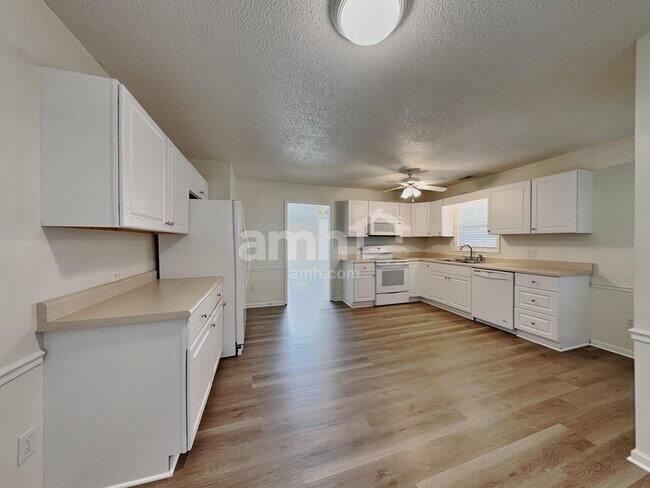 Building Photo - 1703 Hunterwoods Dr