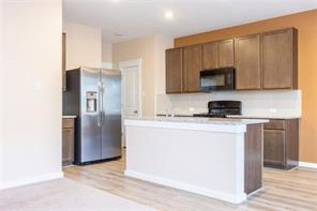 Building Photo - Spacious Condominium