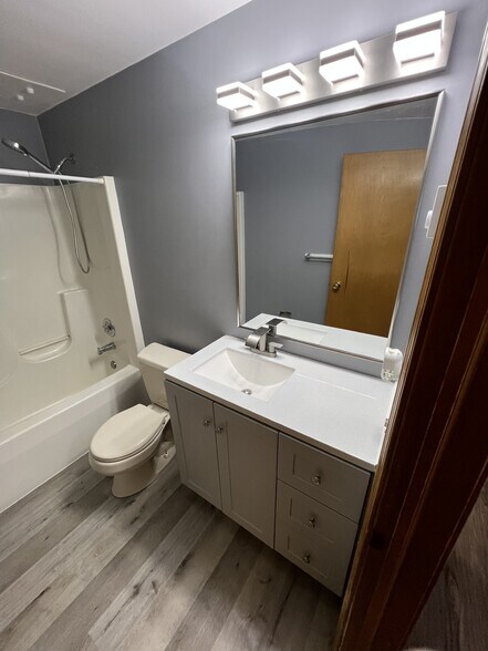 Building Photo - 2716 Alder Creek Dr S