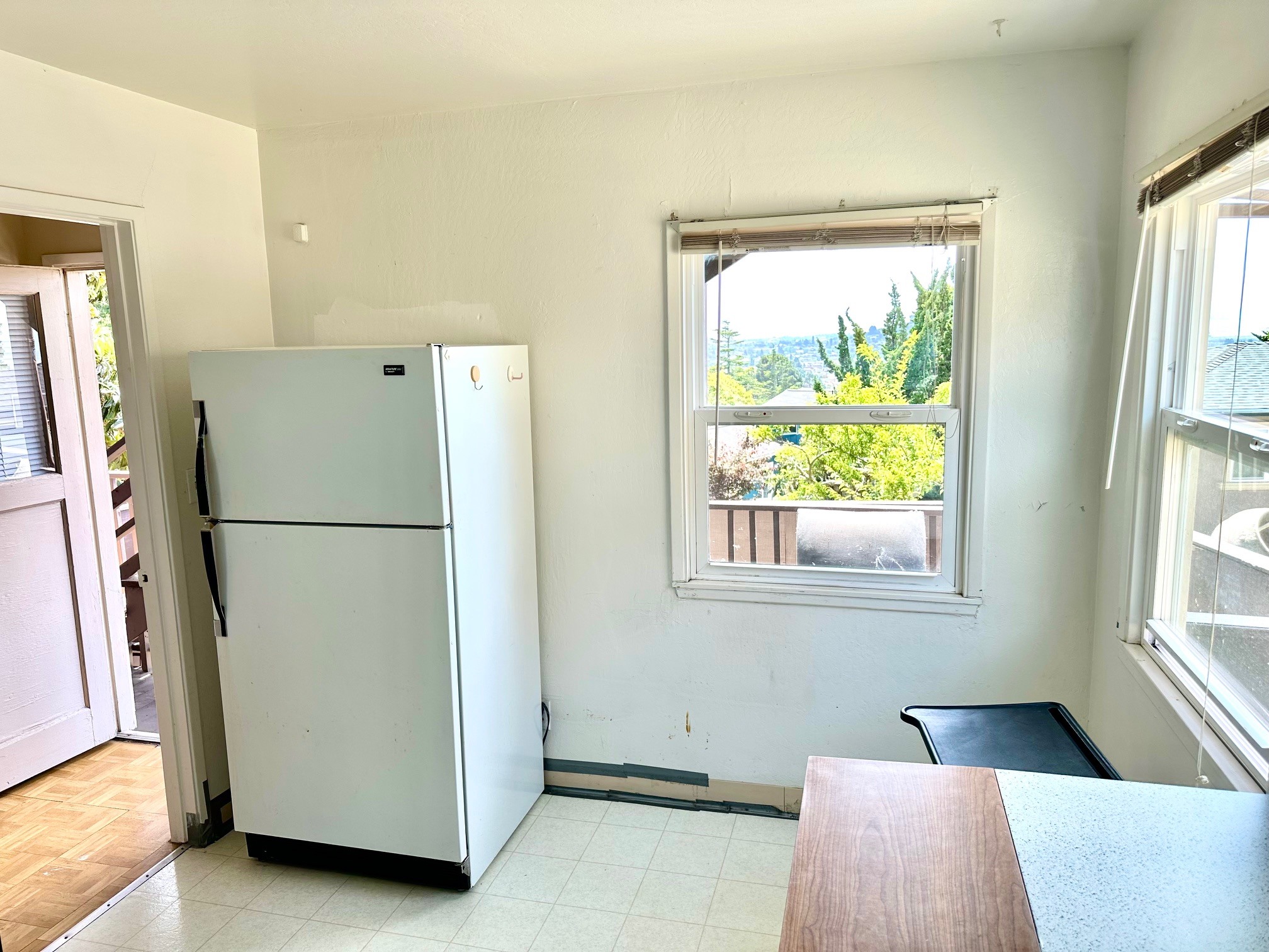 Building Photo - 733 Balra Dr