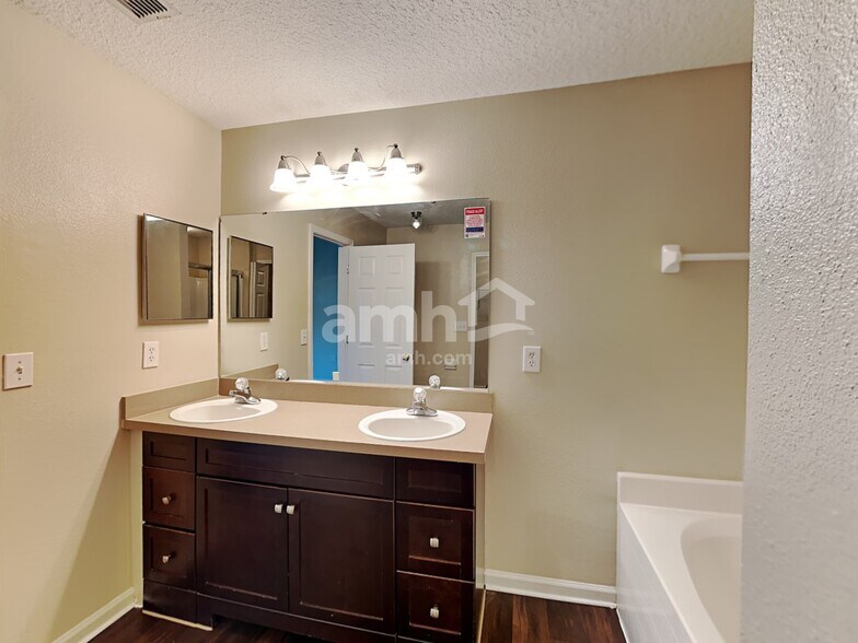 Building Photo - 81 Marisco Way