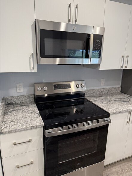 Building Photo - 46 Woodland Hills Dr