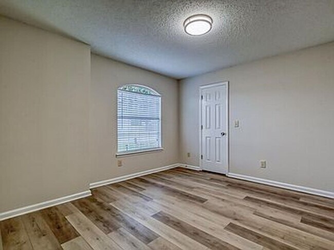 Building Photo - St Johns Rental