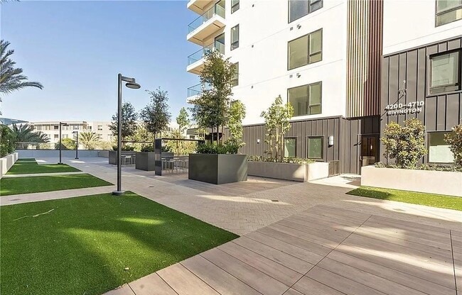 Building Photo - 1204 Rivington