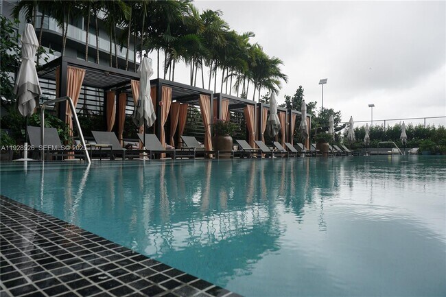 Building Photo - 121 NE 34th St