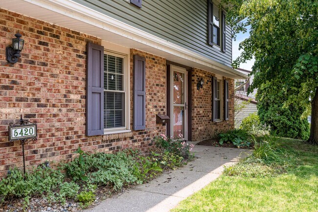 Building Photo - 5420 Split Rock Dr