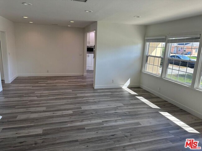 Building Photo - 6225 Teesdale Ave
