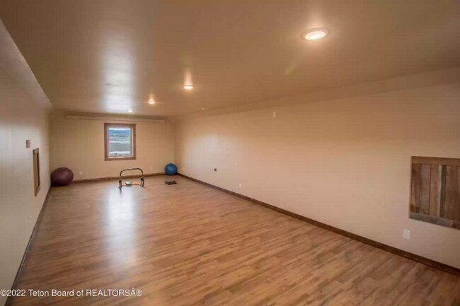 Building Photo - Stunning Seasonal Rental on 5.18 Acres – B...