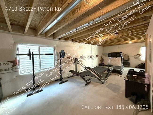 Building Photo - 4710 Breezy Patch Rd