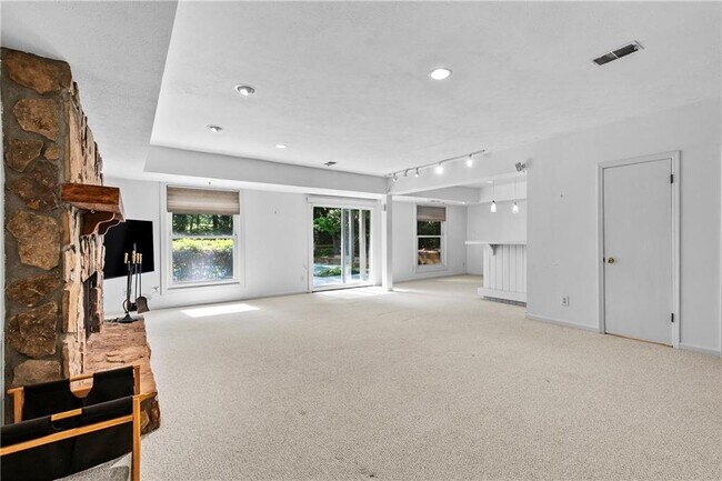 Building Photo - 755 Nile Dr