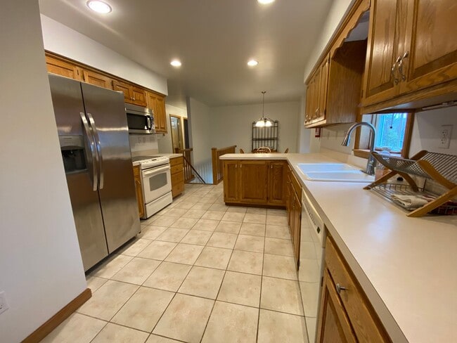 Building Photo - Outdoor living in the city