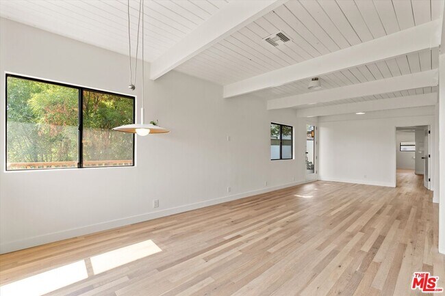 Building Photo - 4950 Marmol Dr