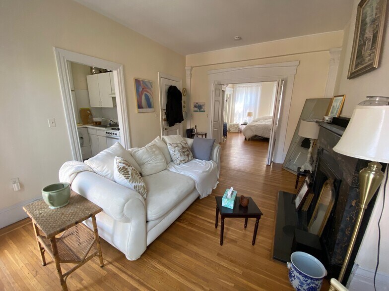 Building Photo - 69 Charles St