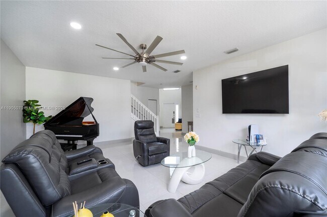 Building Photo - 17125 35th Pl N