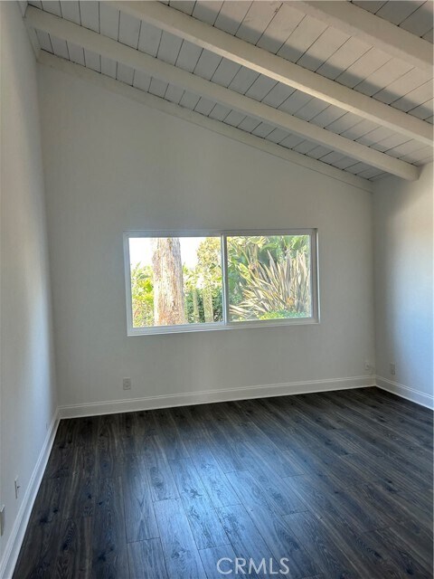 Building Photo - 400 Onda
