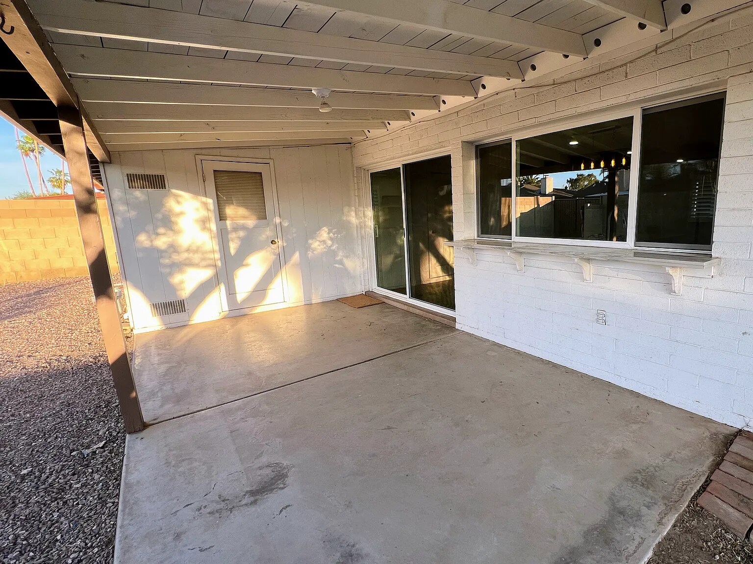 Building Photo - 2508 E Loyola Dr