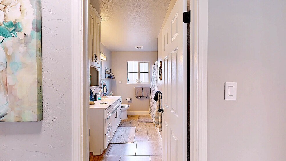 Building Photo - 204 N Santa Ana Ave