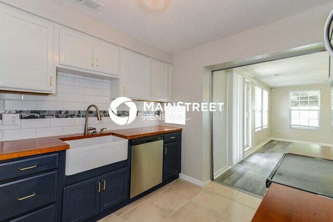 Building Photo - 3 Bedroom Pet-Friendly Home in SARASOTA, F...