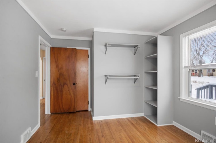 Building Photo - 242 Preston Ave