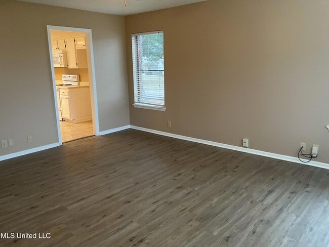 Building Photo - 139 Lakebend Cir