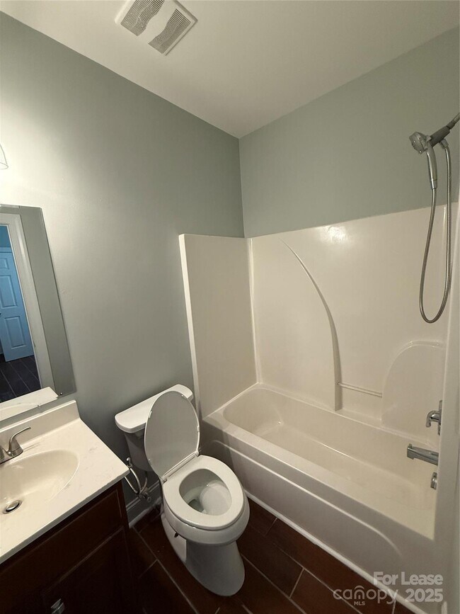 Building Photo - 311 Woodvale Pl