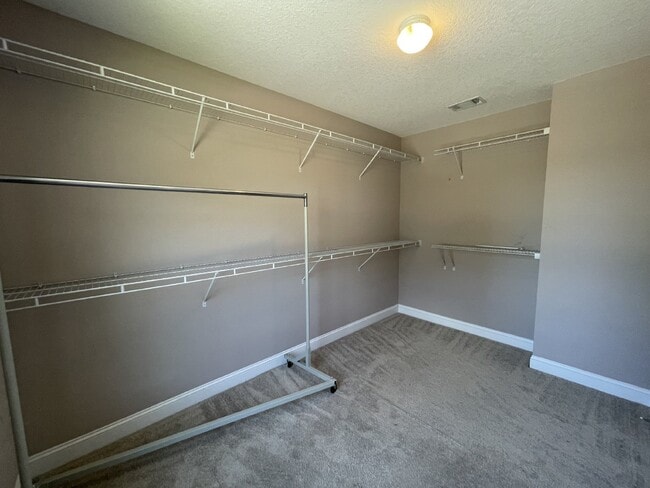 Building Photo - Home For Rent