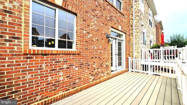 Building Photo - 10607 School St