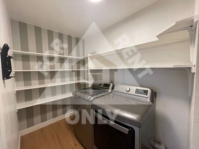 Building Photo - Great 3 Bed, 2 Bath with Open Floor Plan!