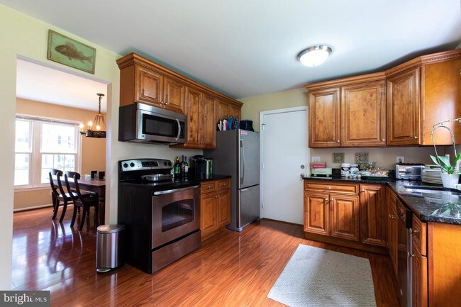 Building Photo - 2527 Lindley Terrace