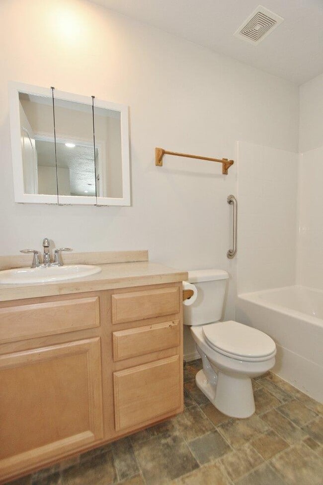 Building Photo - 454 Old Maple Dr
