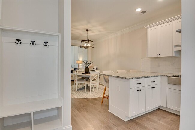 Building Photo - 312 Sumac Trail