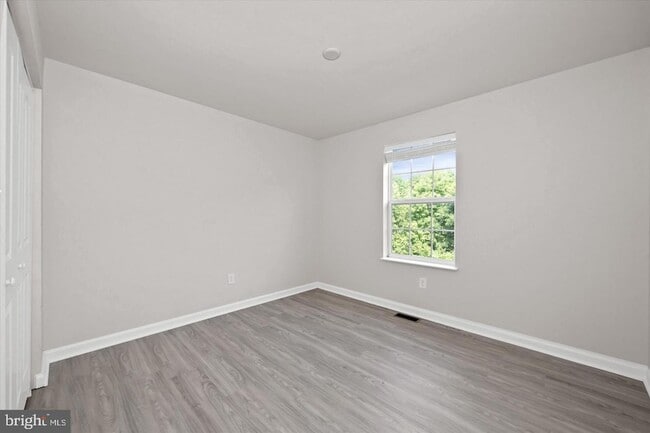 Building Photo - 26 Munro Rd