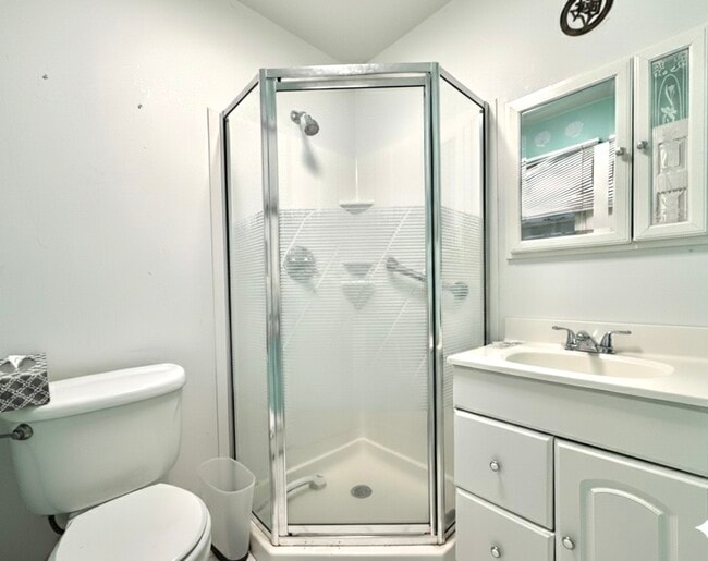 Building Photo - 2 Huber Pl