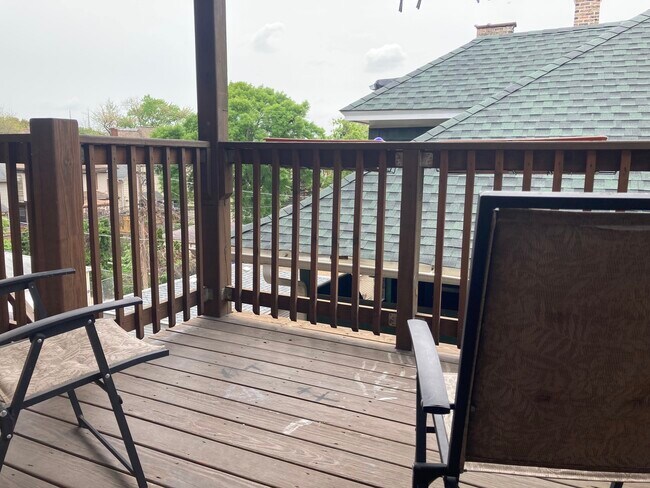 Building Photo - 4618 N Sacramento Ave